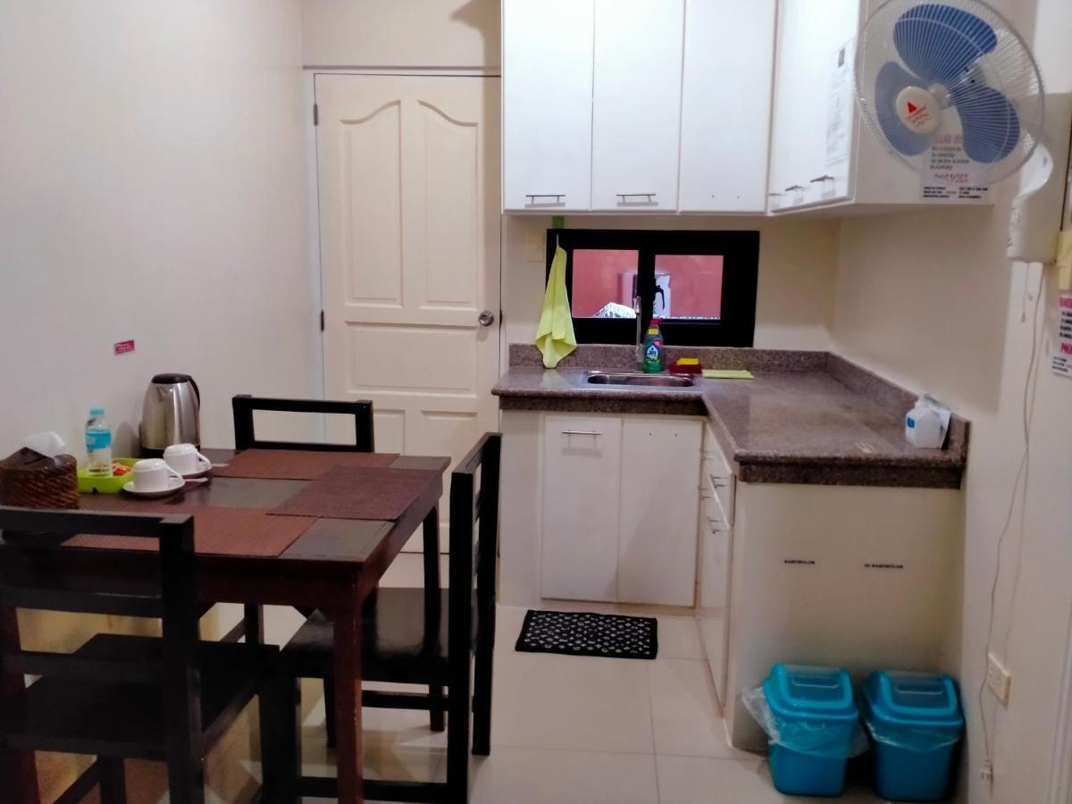 V.F. Riton Apartelle Laoag Eksteriør billede