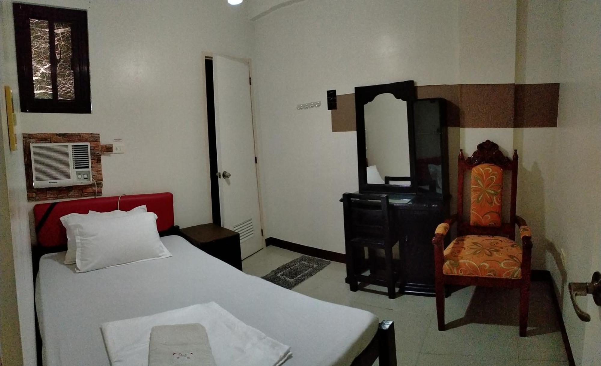 V.F. Riton Apartelle Laoag Eksteriør billede