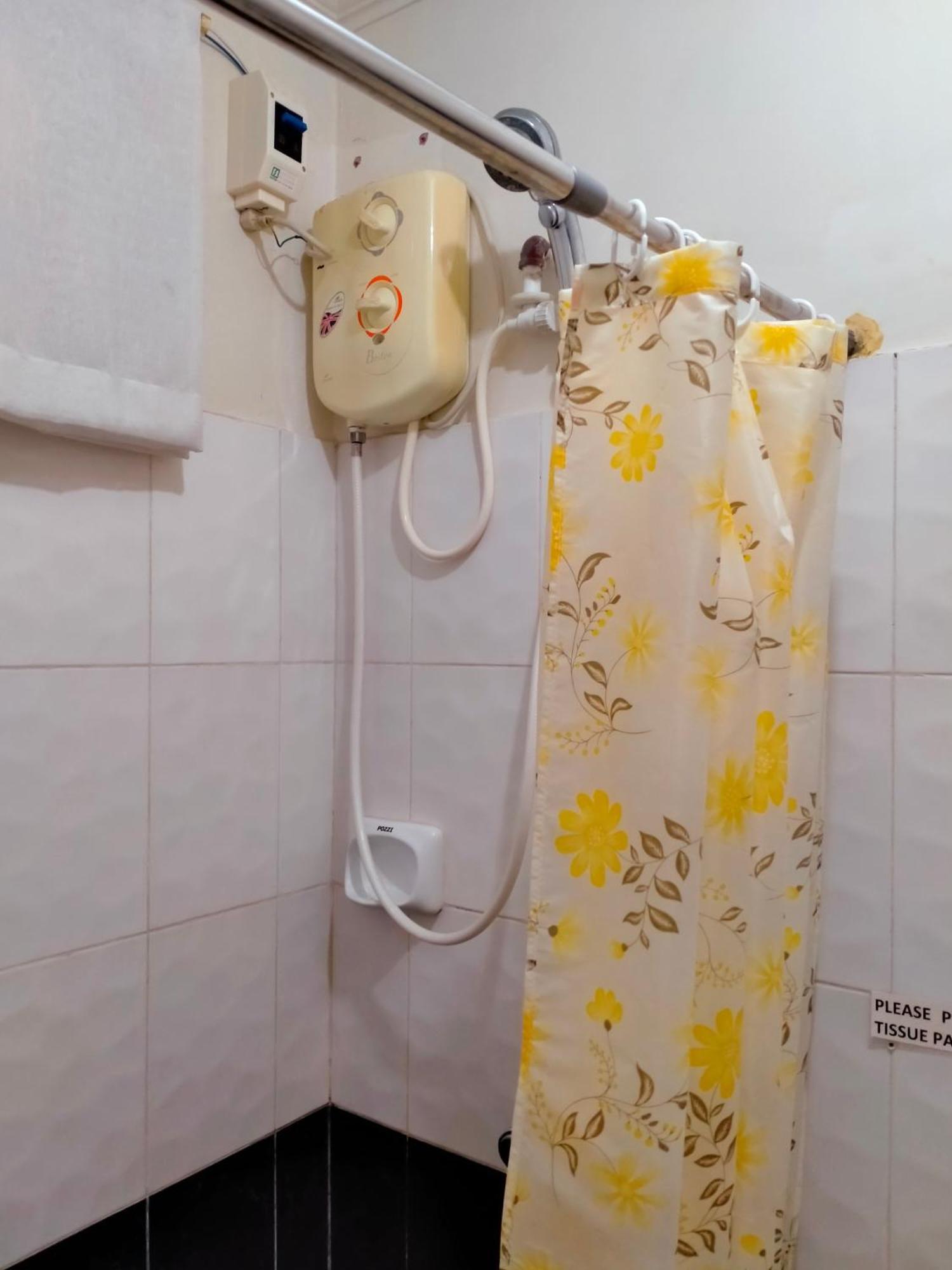 V.F. Riton Apartelle Laoag Værelse billede