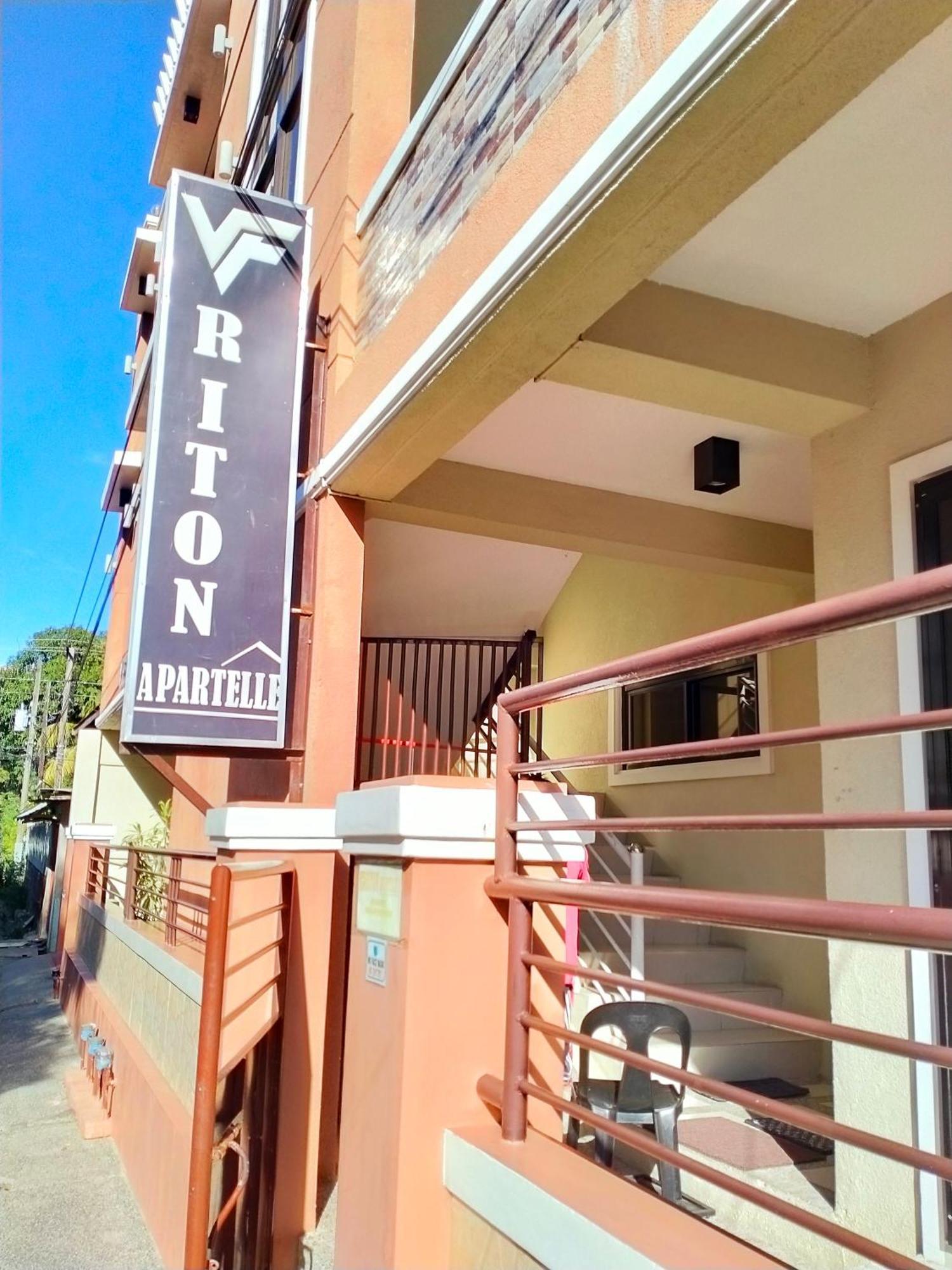 V.F. Riton Apartelle Laoag Værelse billede