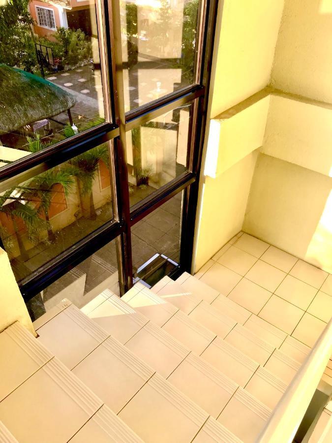 V.F. Riton Apartelle Laoag Eksteriør billede