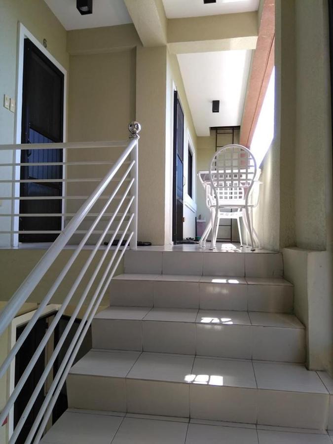 V.F. Riton Apartelle Laoag Eksteriør billede